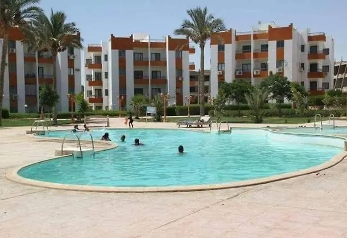 شاليهات قرية هوليداى فانتازيا Apartment *