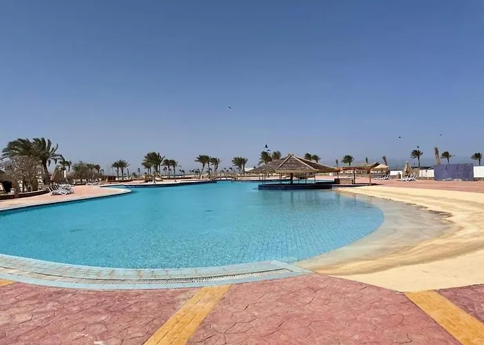 شاليهات قرية هوليداى فانتازيا * Ras Sedr